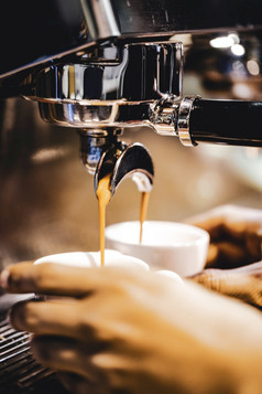 表示机酝酿咖啡咖啡倒成眼镜咖啡商店表示倒从咖啡机