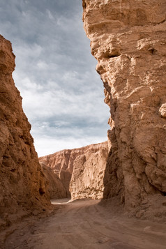 路径之间的盐形成Valle死亡西班牙语为死亡谷也已知的科迪勒拉将西班牙语为盐山范围这些flamencos国家储备三佩德罗阿塔卡马阿塔卡马沙漠斯塔地区智利南美国