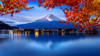 富士山和河口湖湖早....秋天季节富士山山手日本