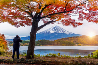 秋天季节和富士山河口湖湖日本摄影师取照片富士