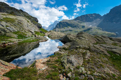 小高山湖与透明的