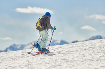 孩子大厅与登山滑雪板和密<strong>封皮</strong>