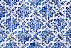 世纪蓝色的瓷砖覆盖的外观的巴洛克式的教堂怜悯的城市戈维亚beiraalta葡萄牙