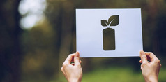保存世界生态概念环境保护与手持有减少出纸叶子电池储蓄能源显示