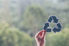 保存世界生态概念环境保护与手持有减少出纸回收显示