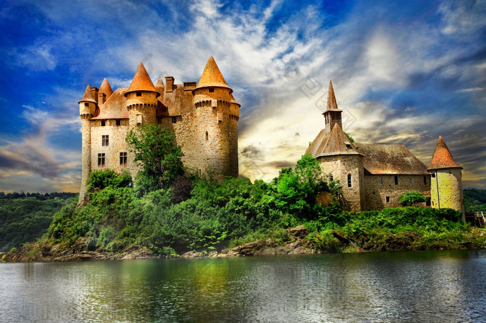 中世纪的城堡法国酒庄秋天在日落世纪城堡半岛lanobre