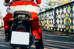 圣诞老人老人骑摩托车他的回来白复制空间为文本