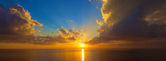 美丽的日落的热带海夏天时间为横幅背景