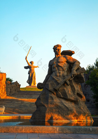伏尔加格勒俄罗斯7月rsquo的祖<strong>国电</strong>话!rsquo纪念碑7月伏尔加格勒俄罗斯的不朽的纪念是构造之间的而且而且加冕巨大的寓言雕像的祖国的前的山