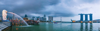 新加坡10月概述的玛丽娜湾与的鱼尾狮和玛丽娜湾金沙10月新加坡