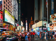 新纽约城市9月次广场与人的晚上10月新纽约城市这是主要商业十字路口和社区中城曼哈顿的结百老汇和大道