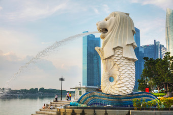 新加坡10月概述的玛丽娜湾与的鱼尾狮和玛丽娜湾金沙与人10月新加坡