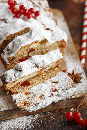 位于巴特水果面包坚果香料干蜜饯水果涂层与粉糖传统的德国面包吃在的圣诞节季节新一年准备假期烘焙