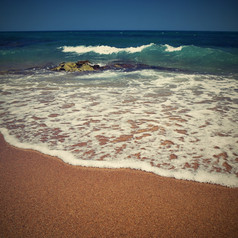 美丽的清洁海和波夏天背景为旅行和假期希腊克里特岛令人惊异的风景的海滩
