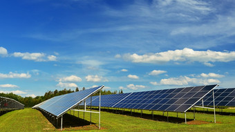 太阳能权力植物概念为电和生态行业高能源<strong>价格</strong>美丽的景观和阳光明媚的一天与蓝色的天空光伏权力植物
