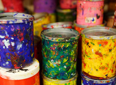 罐与油漆背景和纹理大集团色彩斑斓的罐与油漆