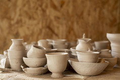 前面视图各种各样的陶瓷花瓶陶器概念