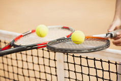 网球夫妇持有网球球拍高决议照片网球夫妇持有网球球拍高质量照片