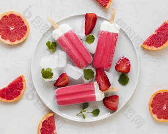 前视图美味的<strong>冰棍</strong>板与红色的葡萄柚高决议照片前视图美味的<strong>冰棍</strong>板与红色的葡萄柚高质量照片