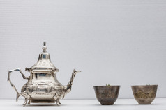 阿拉伯语茶杯与茶壶白色表格