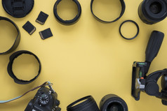 专业数码单反相机现代相机与相机配件黄色的背景