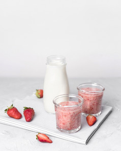 冰沙与草莓牛奶