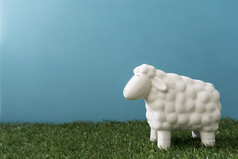 装饰羊复活节一天