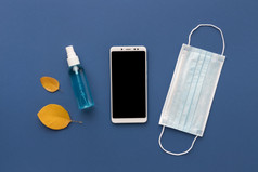 平躺医疗面具与智能手机手洗手液