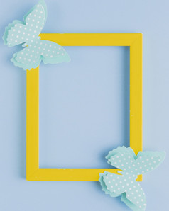 波尔卡虚线蝴蝶黄色的边境框架蓝色的背景