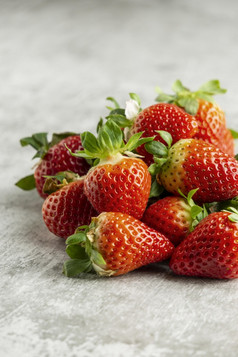 高角美味的新鲜的草莓