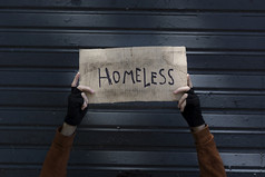 无家可归的人标志举行乞丐手