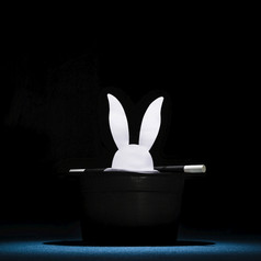 白色纸减少出兔子头前黑色的他与魔法魔杖