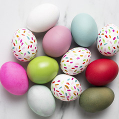 前视图色彩斑斓的画复活节鸡蛋