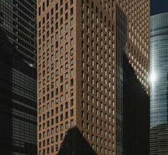 前面视图现代摩天大楼办公室建筑