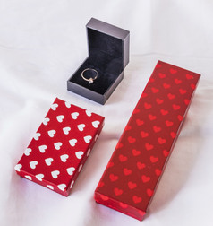 婚礼环与礼物盒子表格