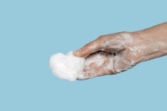 人洗手与白色肥皂