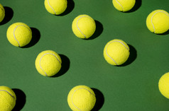 高角很多网球球