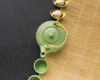 新一<strong>年</strong>中国人可爱的绿色茶壶杯