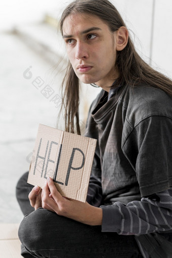 无家可归的人人乞讨帮助