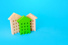 绿色住宅建筑在房子环境友好的能源非常高效。新可持续发展的建筑代码和标准搜索为最好的选项买网零碳中立
