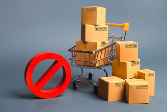 纸板盒子超市电车和红色的象征但贸易战争限制的进口货物专有的为业务没有能力出售产品可怜的物流交付