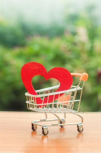 红色的木心的交易车概念购买爱自然背景健康哪和购买药物健康哪预算爱为购物最喜欢的商店买爱和幸福