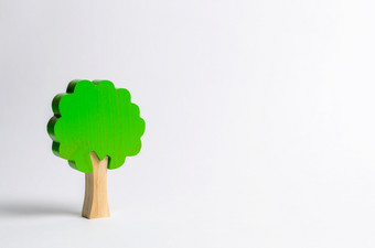 玩具木树白色背景极简主义和的概念环境保护肺的地球家庭树象征强度和智慧非法森林砍伐