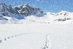 脚步的雪Melchsee-Frutt瑞士