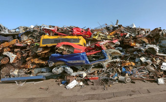 坠毁车回收桩废品堆放场