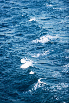 海洋波与小白色帽背景