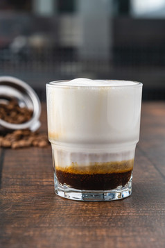 剪咖啡与咖啡豆子下一个传统的咖啡西班牙