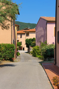 狭窄的街小风景如画的小镇马西亚娜玛丽娜厄尔巴岛岛意大利