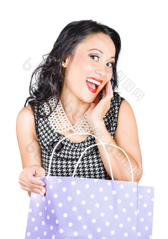 好看亚洲女孩与袋购物销售好看亚洲女孩表达兴奋而看成虚线紫色的商店袋购物销售