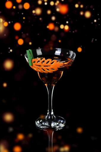 艺术橙色-水果雕刻如何使柑橘类装饰设计为喝鸡尾酒抢劫罗伊whiskey-based饮料